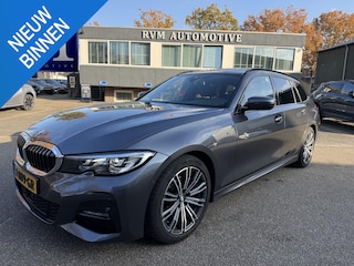 BMW 3-serie Touring 320i M-SPORT| PANO| ADAP. CRUISE| NET GROOT ONDERHOUD GEHAD, RIJKLAAR| ELEK. ACHTERKLEP| CAMERA|
