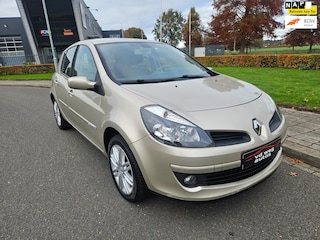 Renault Clio 2.0-16V Initiale automaat 84590km nap leer airco 5 deurs