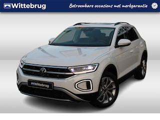 Volkswagen T-Roc 1.5 TSI 150pk Style DSG Automaat / Panorama dak / Navigatie / LM 17 inch / APP / LED Plus / Park Assist / Camera