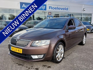Skoda Octavia 1.2 TSI 105pk Greentech Ambition Businessline | Navi | Clima | Cruise | Bluetooth Carkit+Streaming | Licht+Regensensor | Pdc V+A | Mistlampen | Privacy Glass | 17''lm