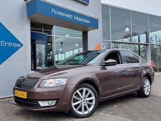 Skoda Octavia 1.2 TSI 105pk Greentech Ambition Businessline | Navi | Clima | Cruise | Bluetooth Carkit+Streaming | Licht+Regensensor | Pdc V+A | Mistlampen | Privacy Glass | 17''lm