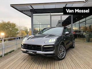 Porsche Cayenne 3.0 E-Hybrid | SPORTDESIGN | SPORTCHRONO | SOFTCLOSE | PANORAMADAK | PASM LUCHTVERING | 18-WEG STOELEN | TREKHAAK | 360 CAMERA | BOSE AUDIO | SPORTUITLAAT EINDSTUKKEN ZWART | STUUR + STOELVERWARMING