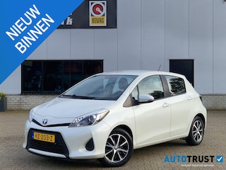 Toyota Yaris 1.5 Full Hybrid Aspiration CAMERA ECC LMV