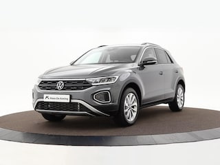 Volkswagen T-Roc 1.5 TSI 150pk DSG Life Edition · Camera · Keyless · Apple/Android Car Play · Navigatie · P-Sensoren · Parkeer Assistent · 17'' Inch · Garantie t/m 30-01-2027