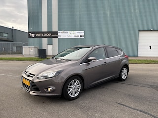 Ford Focus 1.0i EcoBoost Titanium 6-Bak 125 PK. Zuinige en zeer goed onderhouden auto van de eerste eigenaar !!! Distributieriem en waterpomp recent vervangen !!