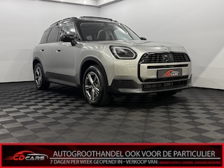 Mini Countryman 1.5 C Classic Trim + Package M Pano, Camera, Half leder, Navi, Head-up display, Elektrische achterklep, Winterpakket, Cruise control adaptief, 2 jaar garantie