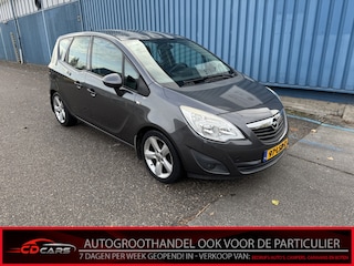 Opel Meriva 1.4 Turbo Edition 0638140850 bellen Inruilauto’s tegen vaste prijzen. Voor meer info: 0638140850 Bij de verkoop van gebruikte voertuigen door CD-Cars wordt geen standaard garantie verstrekt. De koper aanvaardt het voertuig in de staat waarin het zich bevindt op het moment van aankoop