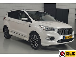 Ford Kuga 1.5 EcoBoost Vignale // PANO // CAMERA // TREKHAAK // 4x4 // STUUR&STOELVERWARMING // BOMVOL //