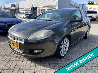 Fiat Bravo 1.4 MultiAir Sport 140pk 1e eig. Clima Leder PDC Trekhaak 1300kg.