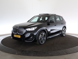 BMW iX1 xDrive30 Launch Edition 67 kWh | ACC | Panoramadak | M pakket |*