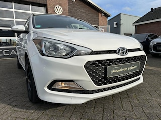 Hyundai i20 1.2 Active. 5-Deurs. White-Black.