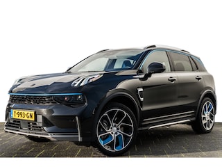 Lynk & Co 01 1.5 Plug-in Hybrid 262 Pk I Modeljaar 2023 I Panoramadak I 75 km Elektrisch I 360 Camera I Infinity Audio I Full Map Navi I Carplay I 20 inch. LMV l 1e eigenaar