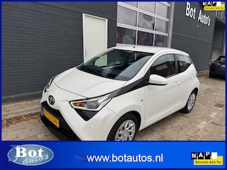 Toyota Aygo 1.0 VVT-i x-play AUTOMAAT / ACHTERUITRIJCAMERA / AIRCO