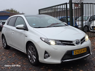 Toyota Auris 1.8 Hybrid Lease Pro 2e eigenaar dealer onderhouden panorama dak stoelverwarming achteruit camera navigatie parkeer