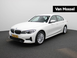 BMW 318i Executive Edition |Trekhaak | Half leer | Parkeersensoren voor | NAV |