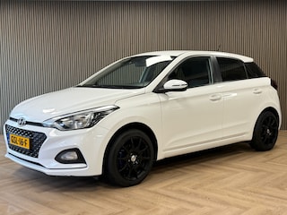 Hyundai i20 1.2 HP i-Motion Premium NAVIGATIE CARPLAY AIRCO BLACK EDITION