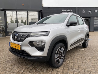 Dacia Spring Comfort Plus (Orange Pack) 27 kWh | AllSeason | Navigatie | Parkeersensoren | DAB+ | Dakrails | !!