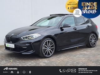 BMW 118i Automaat / Dealer Onderhouden / M-Sport / Navigatie / Schuif- en Kantel Dak / Harman Kardon / Sportstoelen / Achteruitrijcamera / Head- up display / Apple Carplay & Android Auto /
