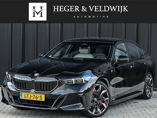 BMW 550e XDRIVE M-SPORT PRO | SHADOW LINE | PANORAMADAK | NL-AUTO | ICONIC GRILL | COMFORT ACCESS | BOWERS & WILKINS | COMFORT SEATS | MEMORY SEATS | CARBON INTERIEUR | AMBIANCE VERLICHTING | ACHTERBANK VERWARMD | STOELVERWARMING EN -VENTILATIE | ACTIVE CRUI