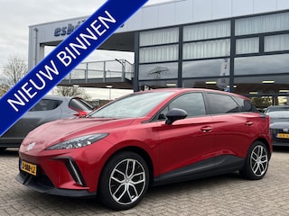 MG 4 Electric Luxury 64 kWh Navigatie Camera Warmtepomp Carplay Stoelverwarming Elek Stoel Keyless Getint Glas NL Auto