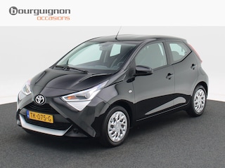 Toyota Aygo 1.0 VVT-i Automaat x-play | Bluetooth | Trekhaak | Camera | Carplay | 79.228 Km!!