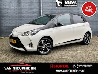 Toyota Yaris 1.5 Hybrid 100pk Automaat Dynamic Bi-Tone | Carplay | Stoelverwarming | Parkeercamera | Winterbandenset | Licht/regensensor | Keyless Entry | Cruise |