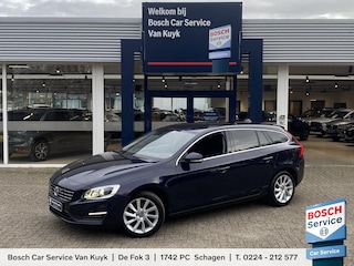 Volvo V60 2.0 T3 Momentum / NL-Auto / 1e-Eigenaar / Dealer-Onderhouden / Standkachel / Stoelverwarming / Elektr.-Stoelen met Geheugen / Cruise-Control / Climate-Control / Dodehoek-Detectie / Radio-Bluetooth / Navi / Armsteun V+A / PDC-Achter / 17'' LMV / ENZ.