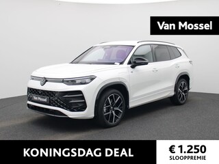 Volkswagen Tayron 1.5 eHybrid R-Line Edition 272 PK | Panoramdak | Trekhaak | Lederen Bekleding | Stoelverwarming Voor & Achter | 360 Camera | Head-Updisplay