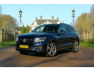 Volkswagen Touareg 3.0 TSi 4MOTION R | NL-AUTO! | BOMVOL! | TREKHAAK | PANODAK | ELEKTR. MASSAGE + GEHEUGEN STOELEN | STOELVERWARM- VERKOELING | DODE HOEK | DEALER OH! | CAMERA | 3500KG TREKGEWICHT | UNIEK!