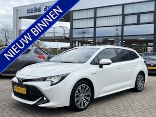 Toyota Corolla Touring Sports 1.8 Hybrid Business Plus Navigatie* Carplay Camera Keyless Led Stoelverwarming ACC Dab 17 Inch Velgen Getint Glas NL Auto Wit Metallic