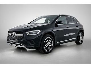 Mercedes-Benz GLA 200 Automaat Business Solution Luxury | Premium Plus Pakket | Panoramadak | Multibeam LED | Advanced Sound System | Sfeerverlichting | Memory | Keyless-Go | Trekhaak