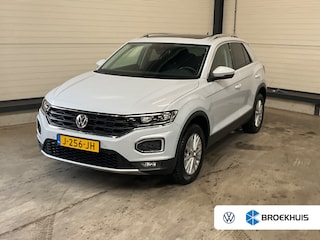 Volkswagen T-Roc 1.0 TSI 115 pk Style Business | Panoramadak | Navigatie | Parkeersensoren |