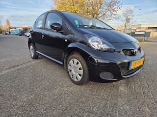 Toyota Aygo 1.0-12V Navigatie Katalysator is doorgeroest/Handelsauto zo weg.