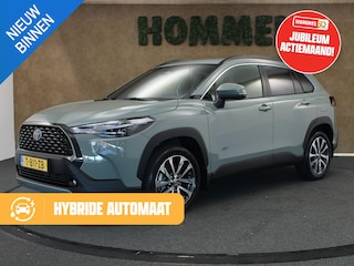 Toyota Corolla Cross 2.0 High Power Hybrid First Edition - ORIGINEEL NEDERLANDSE AUTO - AFKOMSTIG VAN 1E EIGENAAR - ELEKTRISCHE ACHTERKLEP - NAVIGATIE - VOORSTOELEN VERWARMD - DRAADLOZE TELEFOONLADER - DODEHOEK DETECTIE - PARKEERSENSOREN VOOR/ ACHTER