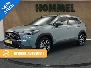 Toyota Corolla Cross 2.0 High Power Hybrid First Edition - ORIGINEEL NEDERLANDSE AUTO - AFKOMSTIG VAN 1E EIGENAAR - ELEKTRISCHE ACHTERKLEP - NAVIGATIE - VOORSTOELEN VERWARMD - DRAADLOZE TELEFOONLADER - DODEHOEK DETECTIE - PARKEERSENSOREN VOOR/ ACHTER