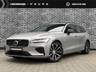 Volvo V60 2.0 T6 Plug-in hybrid AWD Plus Dark | Adaptieve Cruise Control met dodehoek detectie | Harman Kardon | 360 camera | Sportstoelen | Verw. voorstoelen, achterbank, stuurwiel en voorruit | Trekhaak