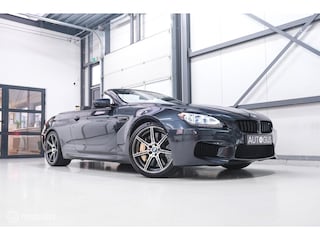 BMW 6-serie Cabrio Competition Package 575 pk | Keramisch | B&O | M Drivers Pack | NL auto NAP | Singapur Grau | Softclose | HUD | 360 cam |