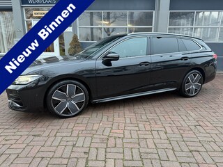 Volkswagen Passat Variant 1.5 eTSI R-Line Edition 150pk | Pano | IQ.Light | ACC | Ergo active + massage