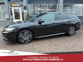 Volkswagen Passat Variant 1.5 eTSI R-Line Edition 150pk | Pano | IQ.Light | ACC | Ergo active + massage