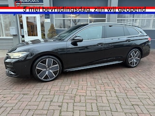 Volkswagen Passat Variant 1.5 eTSI R-Line Edition 150pk | Pano | IQ.Light | ACC | Ergo active + massage