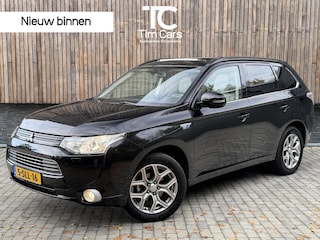 Mitsubishi Outlander 2.0 PHEV Instyle Automaat | Open dak | Leren bekleding | Stoelverwarming | Elektrische ramen voor en achter | Trekhaak | Climate & cruise control | Achteruitrijcamera