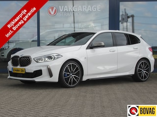 BMW M135i xDrive Executive Edition 306 PK, Full LED / Carplay / PDC / Stoelverwarming / 19' M dubbelspaak velgen