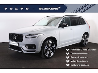 Volvo XC90 T8 Recharge AWD Plus Dark - IntelliSafe Assist & Surround - Harman/Kardon audio - Adaptieve LED koplampen - Parkeercamera achter - Verwarmde voorstoelen, stuur & achterbank - Parkeersensoren voor & achter - Elektr. bedienb. voorstoelen met geheugen - Draadloze tel. lader - Extra getint glas - Elektr. inklapbare trekhaak - 20' LMV