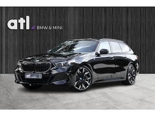 BMW 5-serie Touring 540d xDrive M-sport | Pano | HUD | Bowers & Wilkins | Keyless | 21" | Iconic Glow | 360 | Standkachel | Adap Cruise | Veganza Zwart interieur | etc.