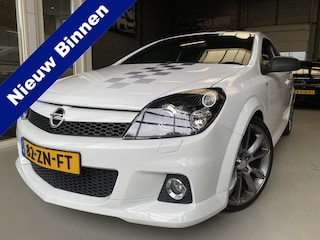 Opel Astra GTC 2.0 T OPC Nürburgring edition nr 497 van 835 , Recaro, 240pk