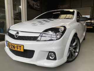 Opel Astra GTC 2.0 T OPC Nürburgring edition nr 497 van 835 , Recaro, 240pk