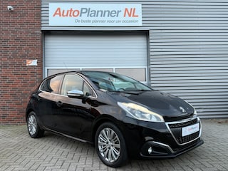 Peugeot 208 1.2 PureTech Allure! 5-Drs! Clima! Cruise! Navi!