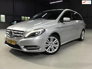 Mercedes-Benz B-klasse 200 Ambition I Automaat I Trekhaak I Hoge instap I Cruise control I Parksens v + a I Navi I Airco I Isofix