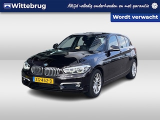 BMW 118i Corporate Lease Executive / Navigatie / Parkeersensoren V+A / Zonnedak / Trekhaak / Climate controle /