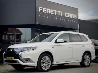 Mitsubishi Outlander 2.4 PHEV INTENSE+ PANODAK LEDER NAVI CAMERA LED LMV PDC